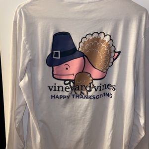 Vineyard Vines unisex long sleeve tee - Thanksgiving whale in size Small